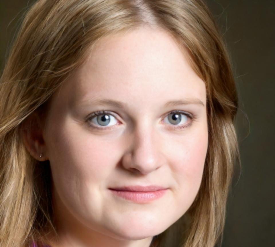 Фото преподавателя Алины Серовой